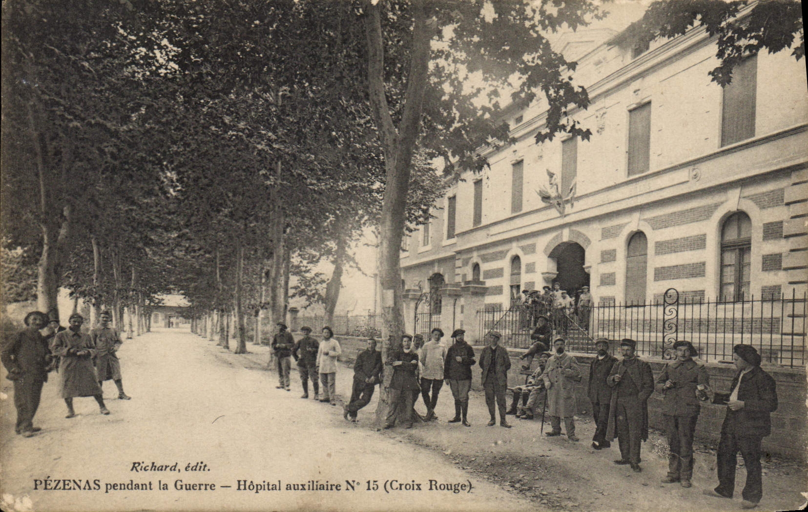 CPA Pezenas Pendant la Guerre Hopital Auxiliaire Croix Rouge 