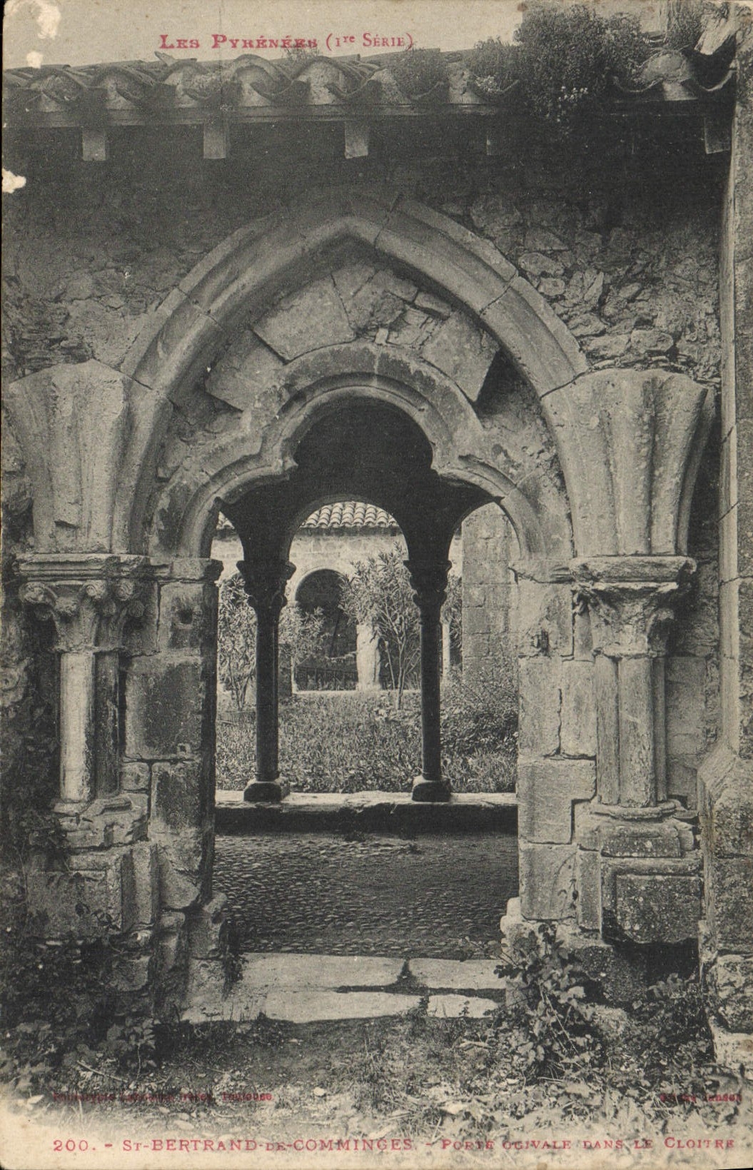 St-Bertrand-de-Comminges — Porte ogivale dans le cloître — Les Pyrénées (1ère Série) — n°200