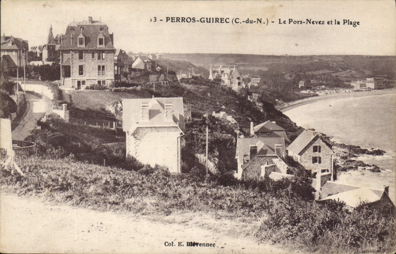 CPA Perros Guirec C du N Le Pors Nevez et la Plage 