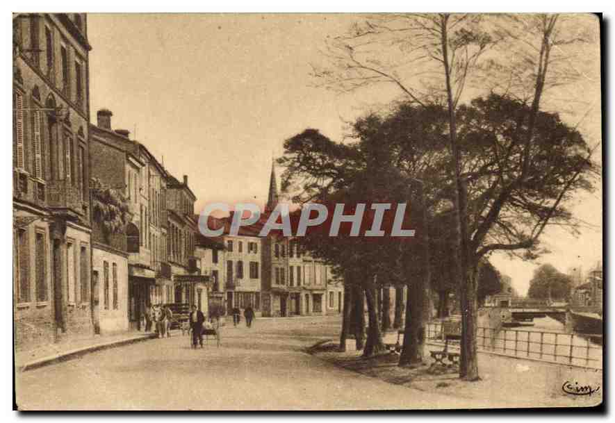 CPA Moissac T et G La Gendarmerie et la Poste 