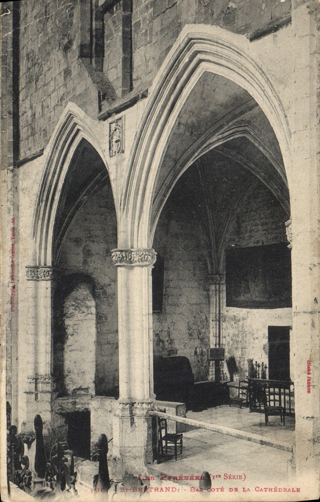 CPA Les Pyrenees St Bertrand Bas Cote de la Cathedrale 