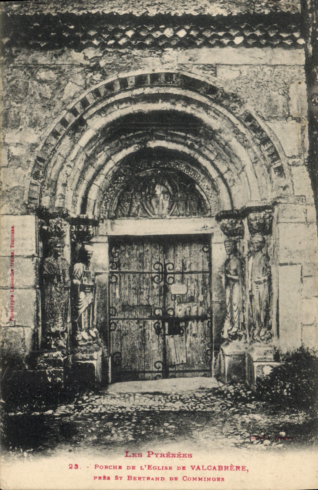 CPA Les Pyrenees Porche de L'Eglise de Valcabrere pres St Bertrand de Comminges