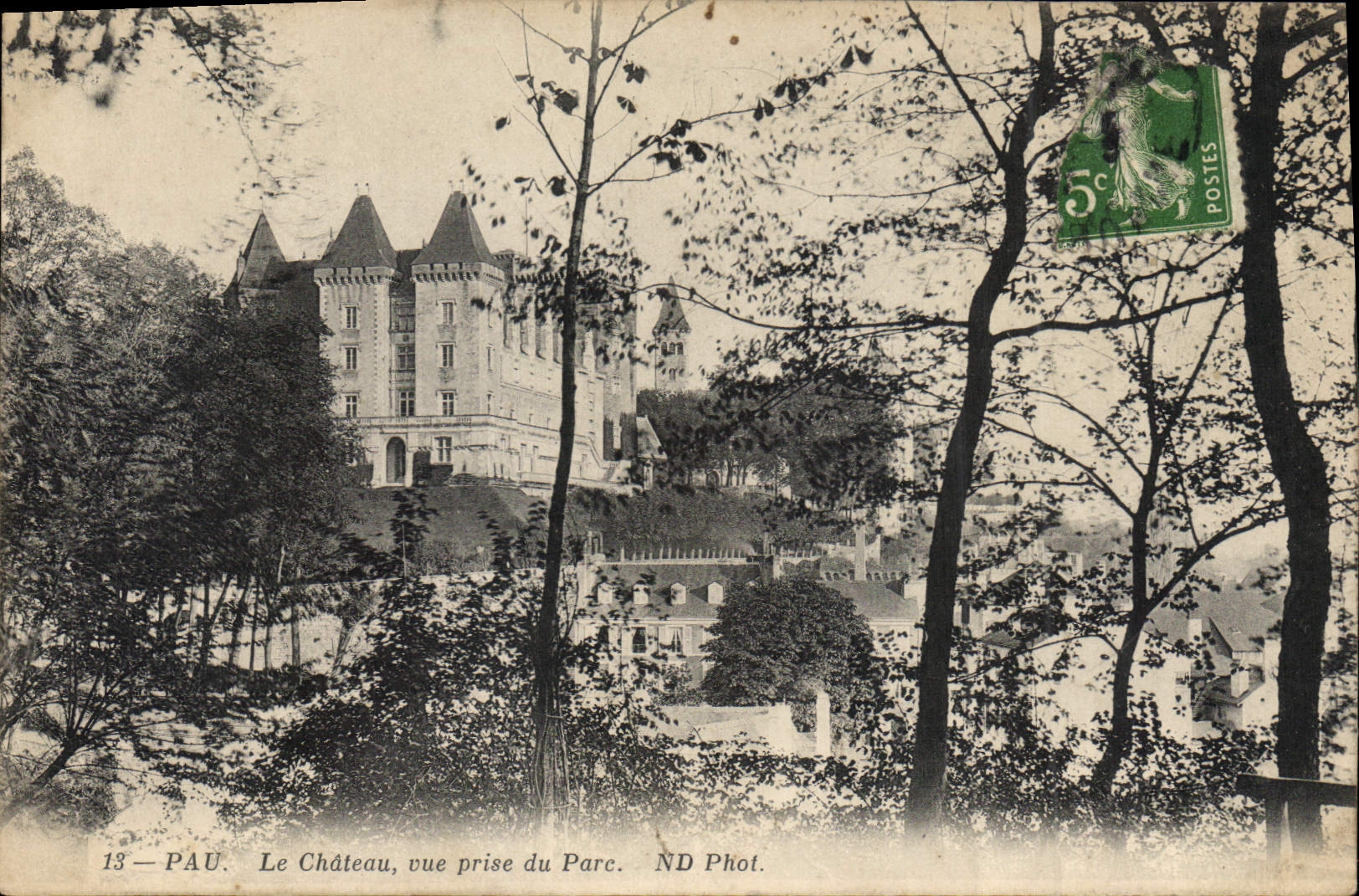 Pau — Le Château, vue prise du Parc — ND Phot.