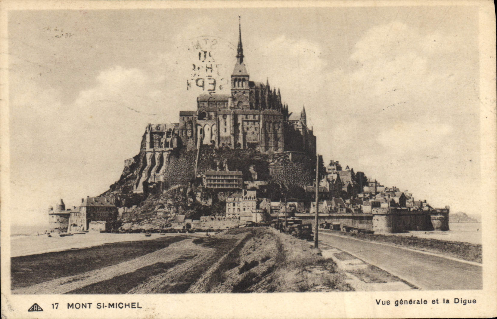 CPA Mont Saint Michel vue Generale et la Digue 