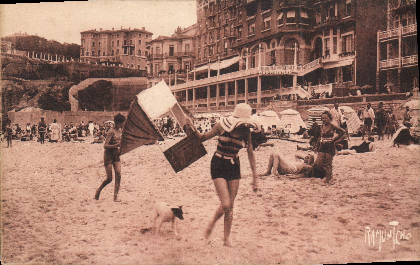 CPA Biarritz Plage Miramar Cerf Volant