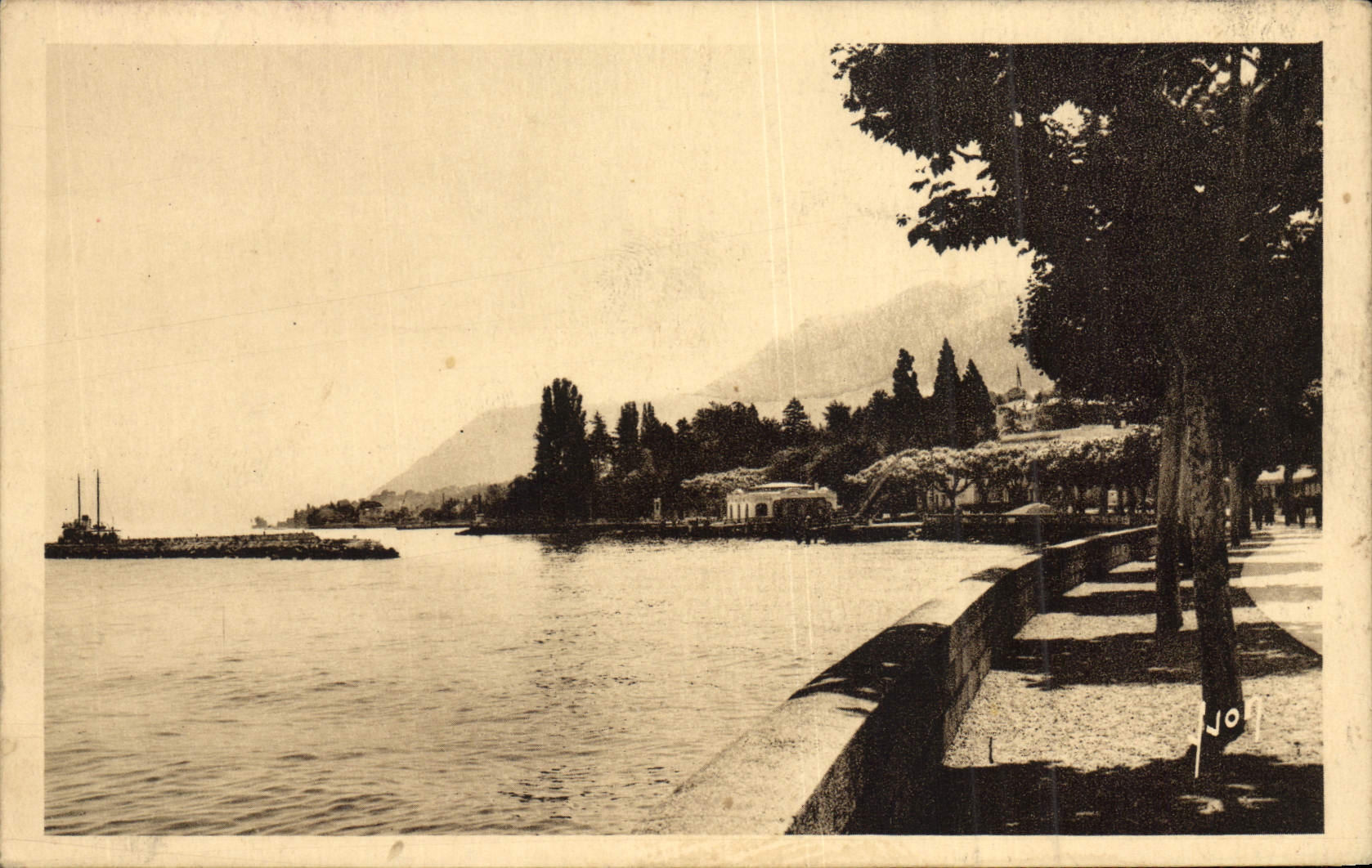 Évian-les-Bains — Le Lac et la Dent d’Oche — Les Éditions d’Art Martel