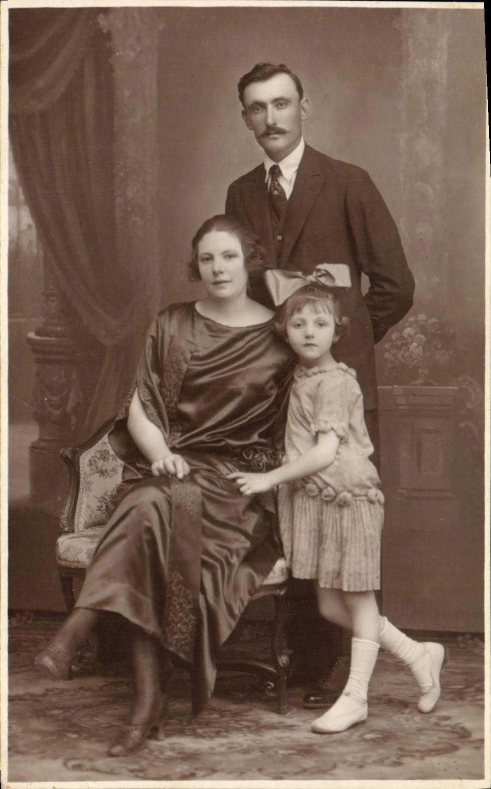 Famille — portrait studio — Union Postale Universelle, n° 150