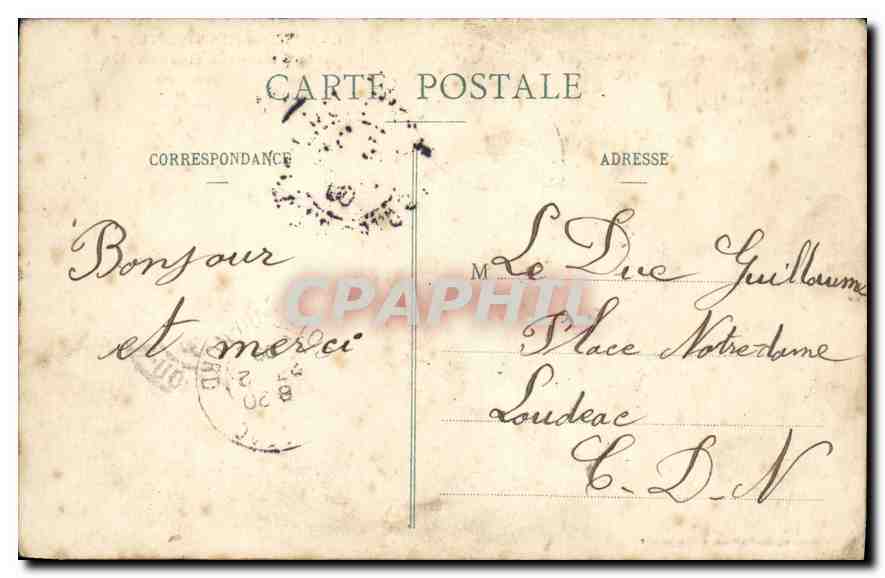 CPA Moncontour de Bretagne L'Eglise St Mathurin et la Place Penthieve — Reverso