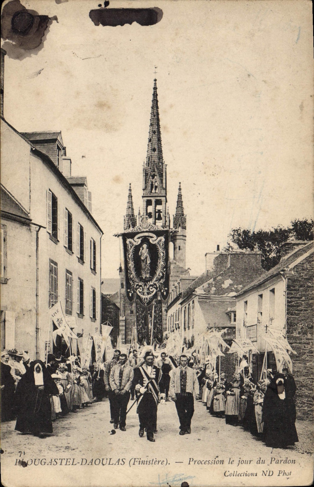 CPA Plougastel Daoulas Finistere Procession le jour du Pardon 