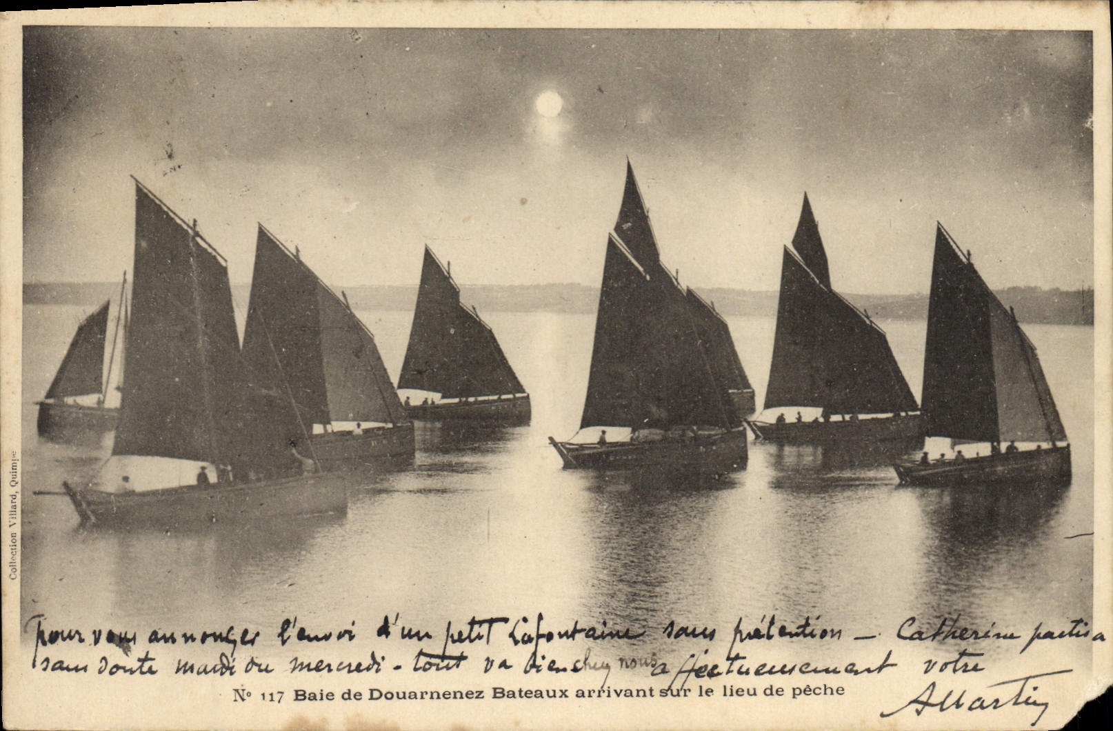 CPA Baie de Douarnenez Bateaux Arrivant sur le lieu de peche 