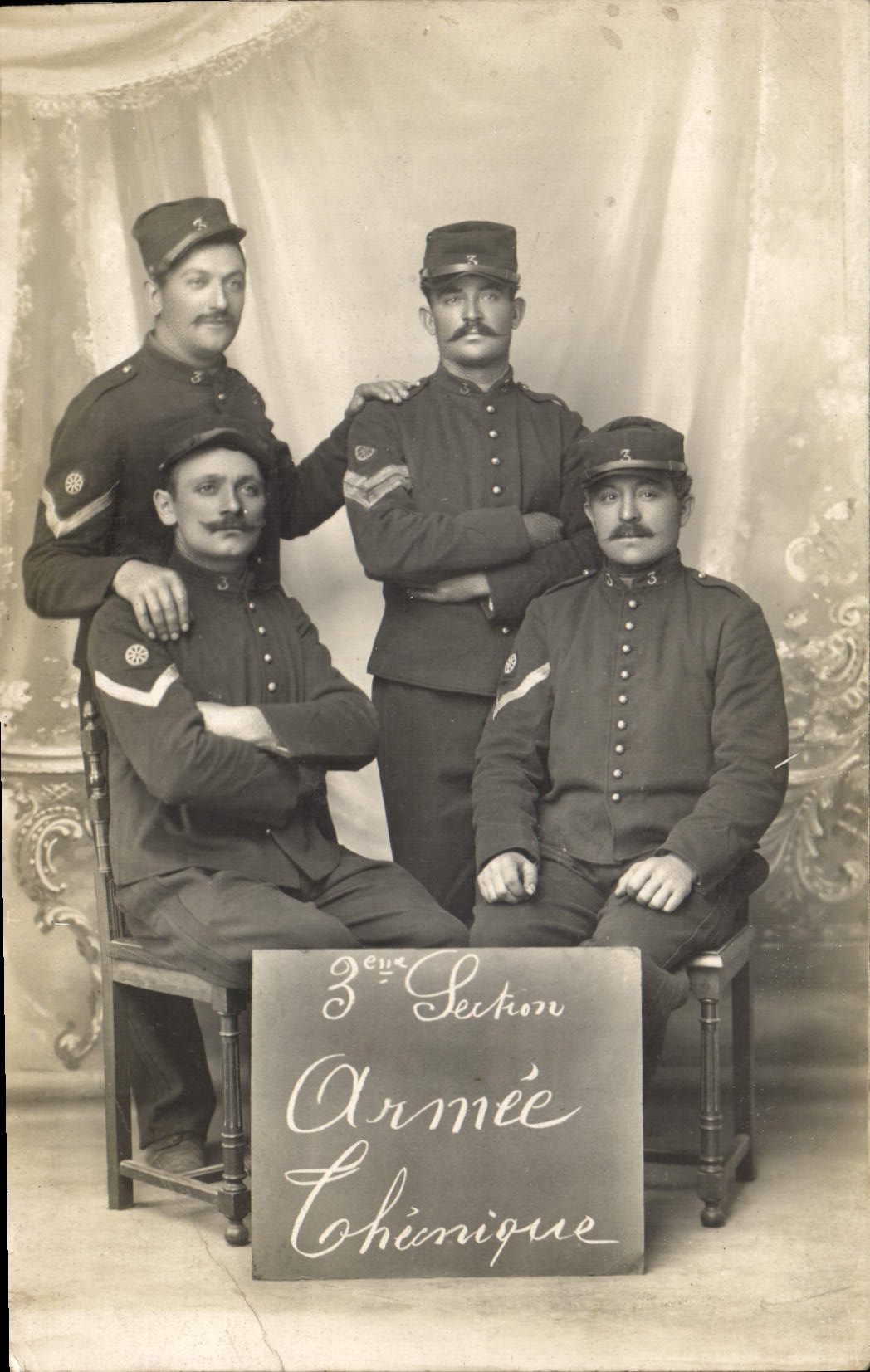 4 soldats de l'Armée Chénique — 3ème Section — éditeur Tantinamont, Exemples el (3e) — Tiers