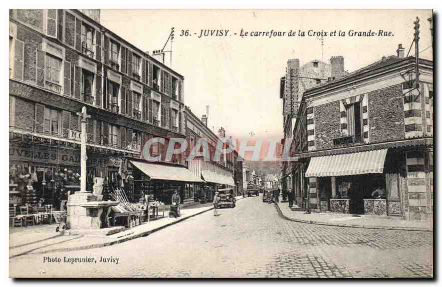 CPA Juvisy Le Carrefour de la Croix et la Grande Rue Nouvelles Galeries