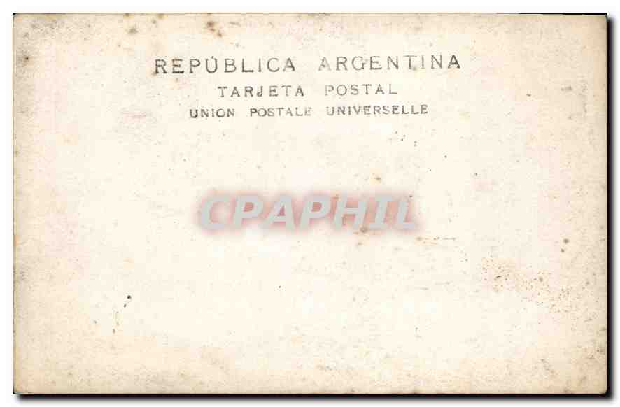 Famille devant une clôture en tôle ondulée — République Argentine — Rückseite