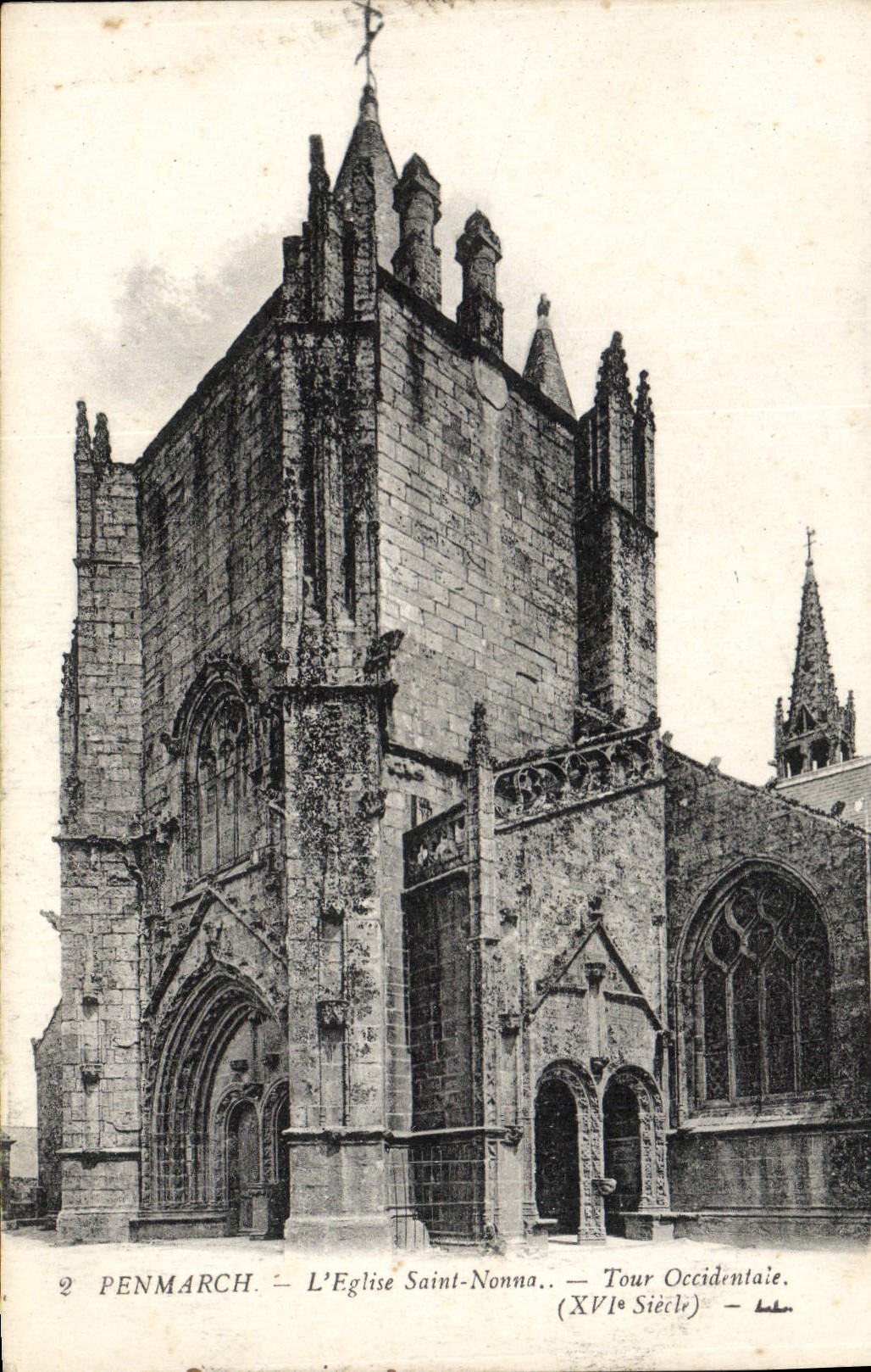 CPA Penmarch L'Eglise Saint Nonna Tour Occidentale 