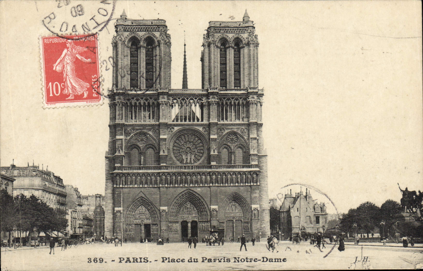 CPA Paris Place du Parvis Notre Dame 