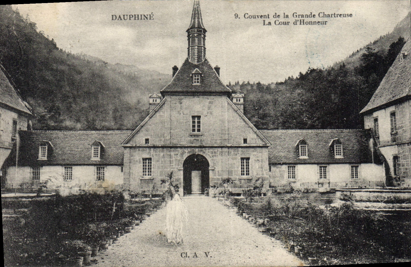 Couvent de la Grande Chartreuse — La Cour d'Honneur — CI.A.V.