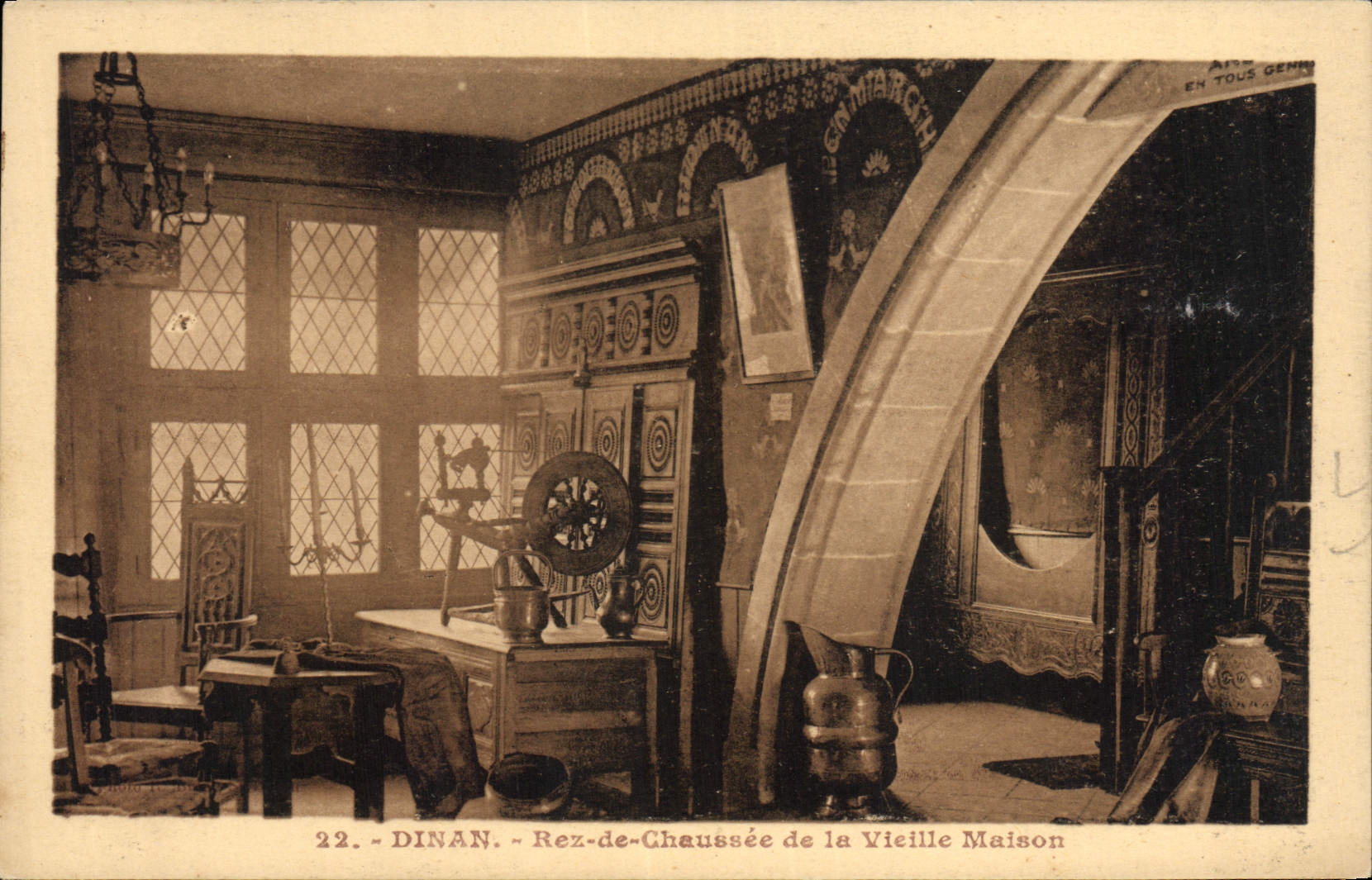 CPA Dinan Rez de Chaussee de la Vieille Maison 