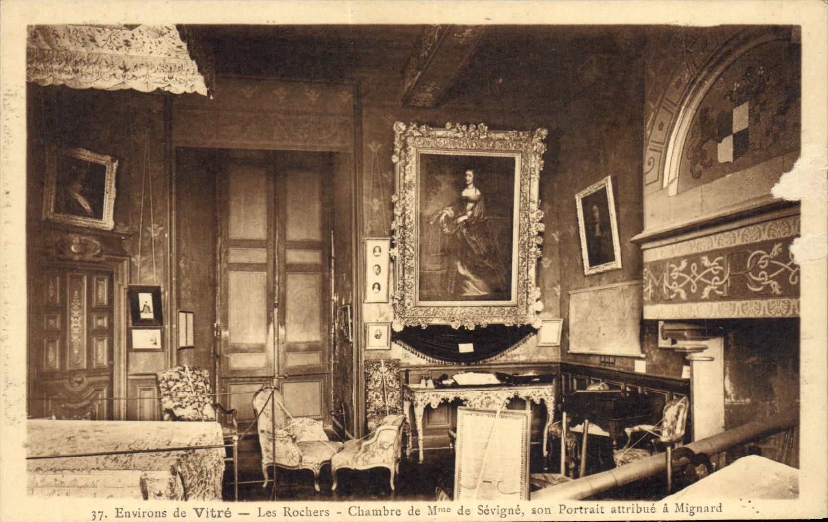 Chambre de Mme de Sévigné à Les Rochers — Vitré — Portrait attribué à Mignard