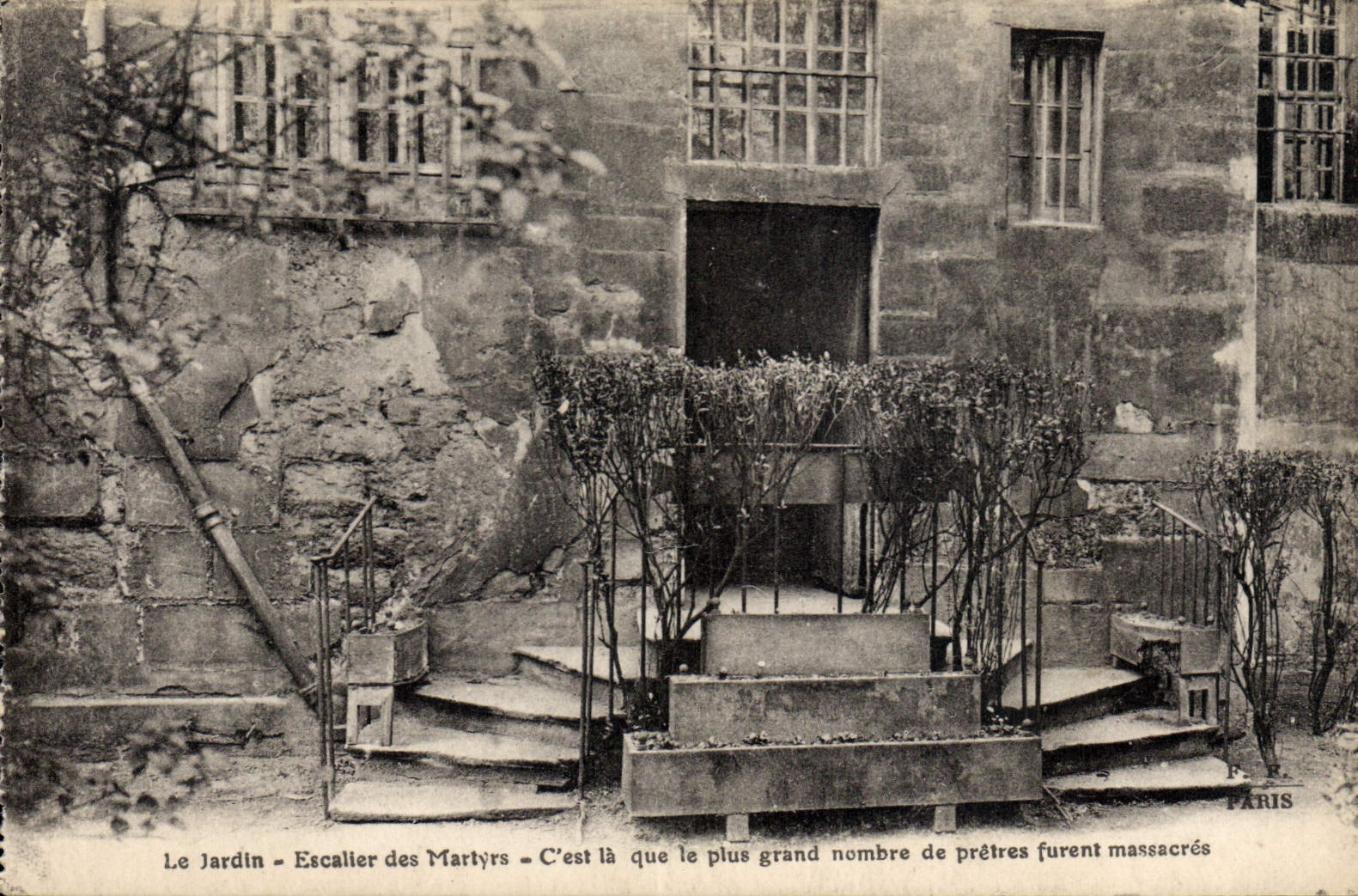 CPA Le Jardin Escaller des Martyrs C'est la que le plus grand nombre de pretres furent massacres 
