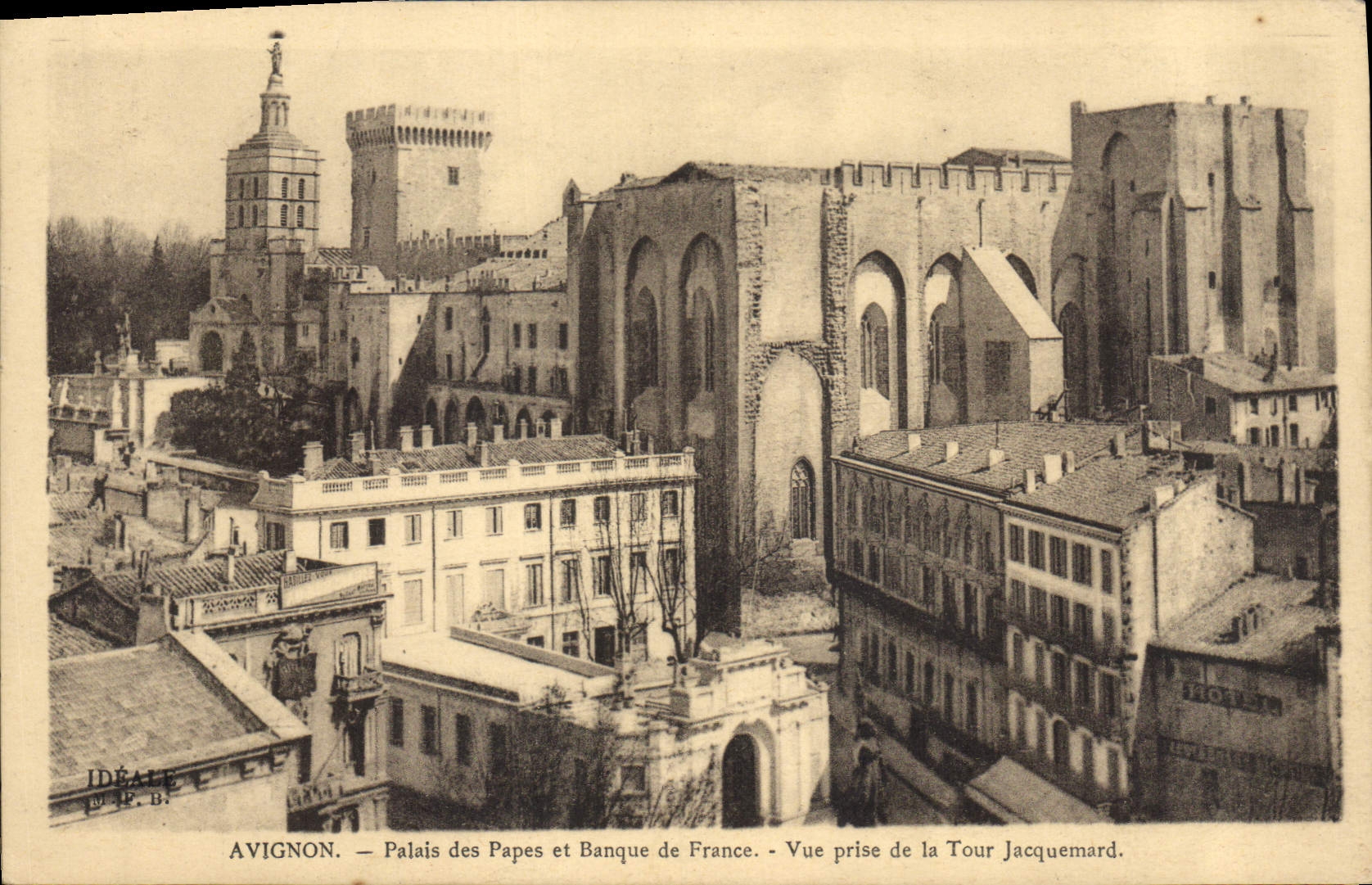 Avignon — Palais des Papes et Banque de France — Vue prise de la Tour Jacquemard