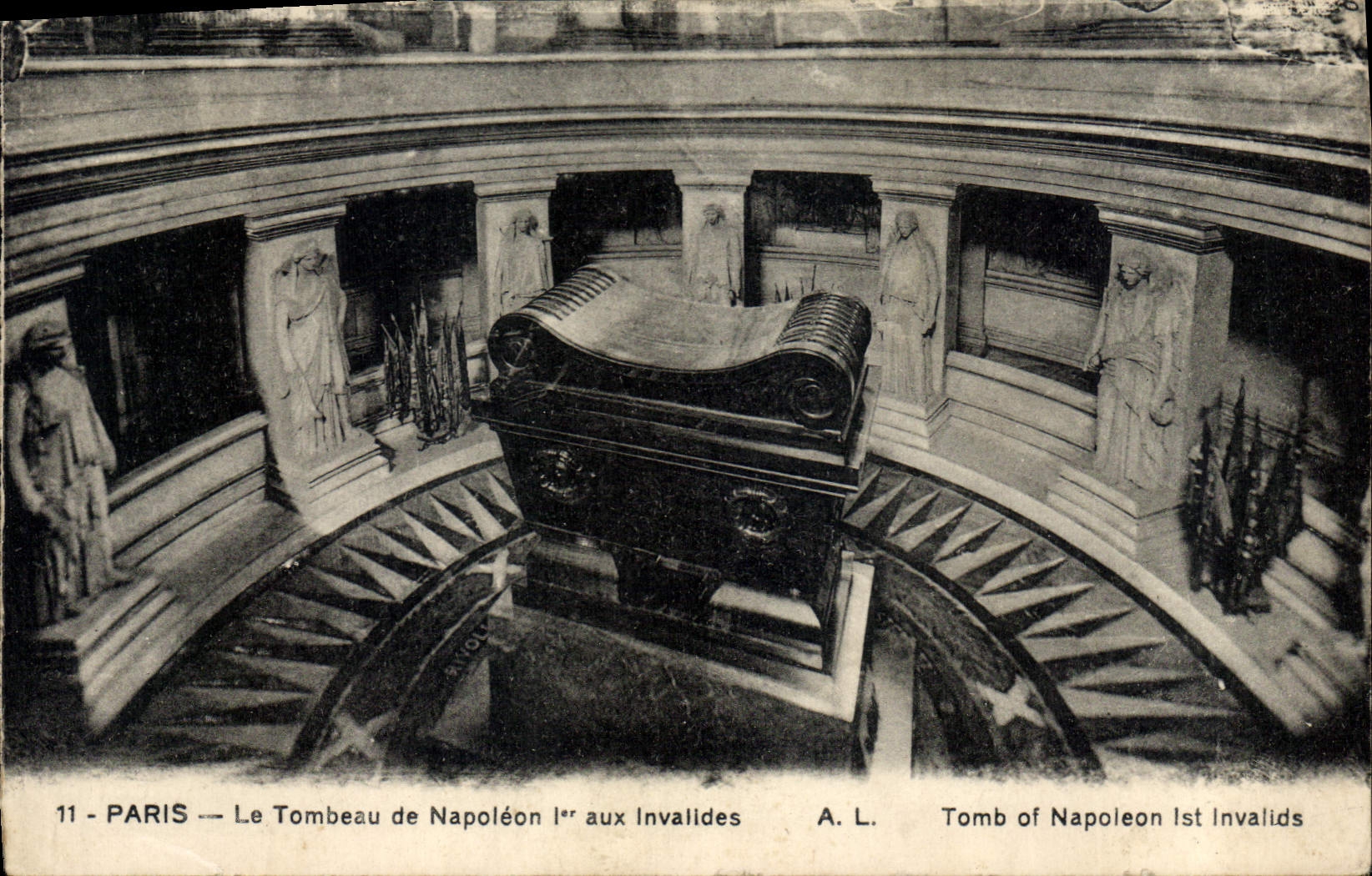 CPA Paris Le Tombeau de Napoleon 1er aux Invalides 