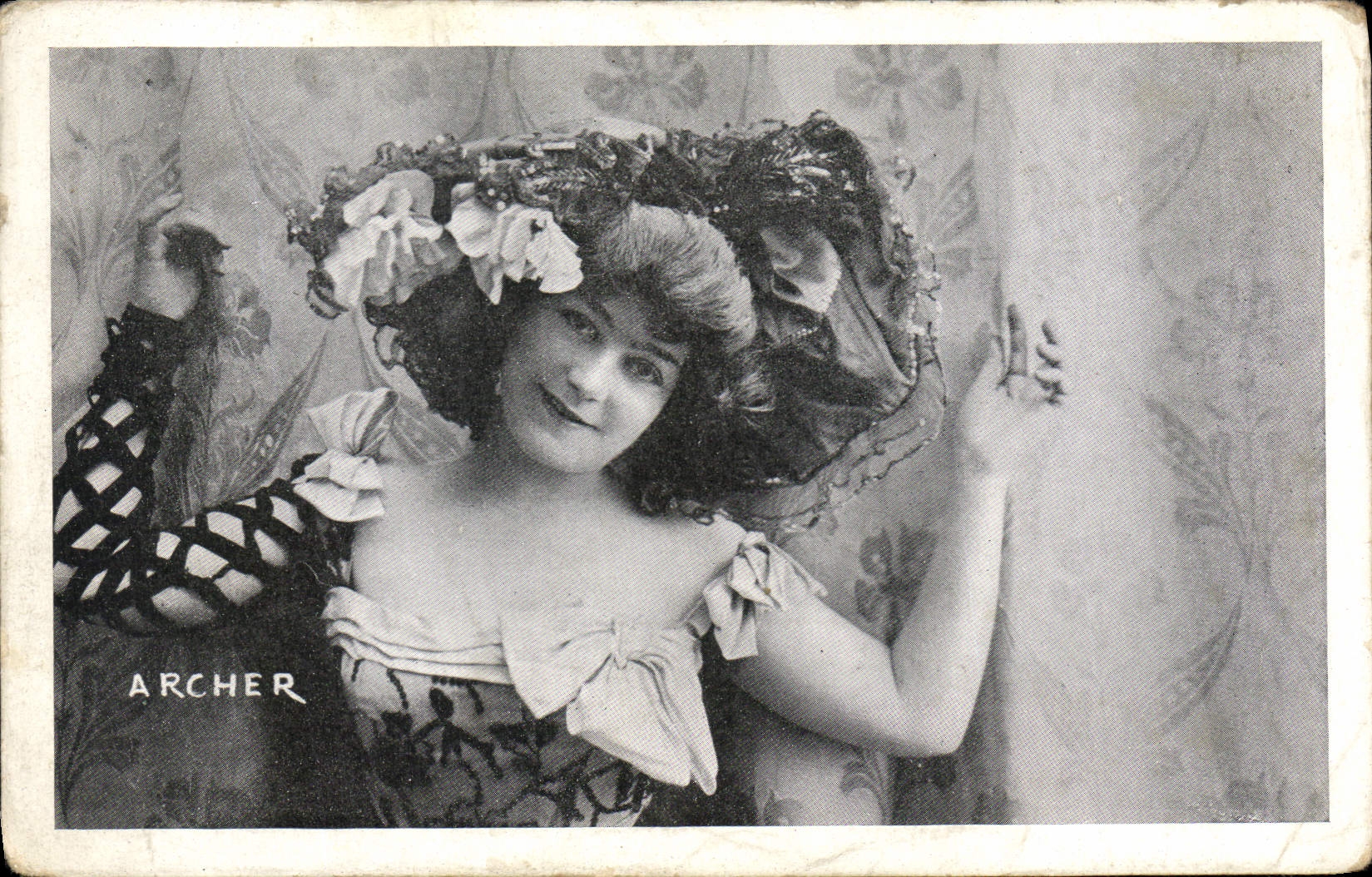 CPA Fantaisie Femme Archer