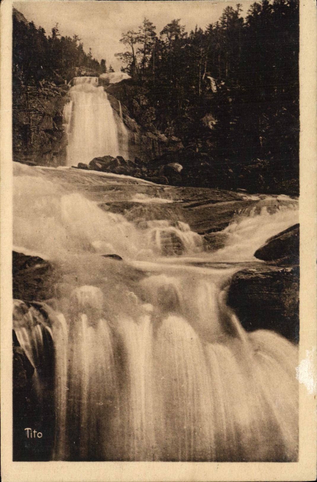 CPA Les Pyrences Environs de Cauterets La Cascade du Pont d'Espagne 