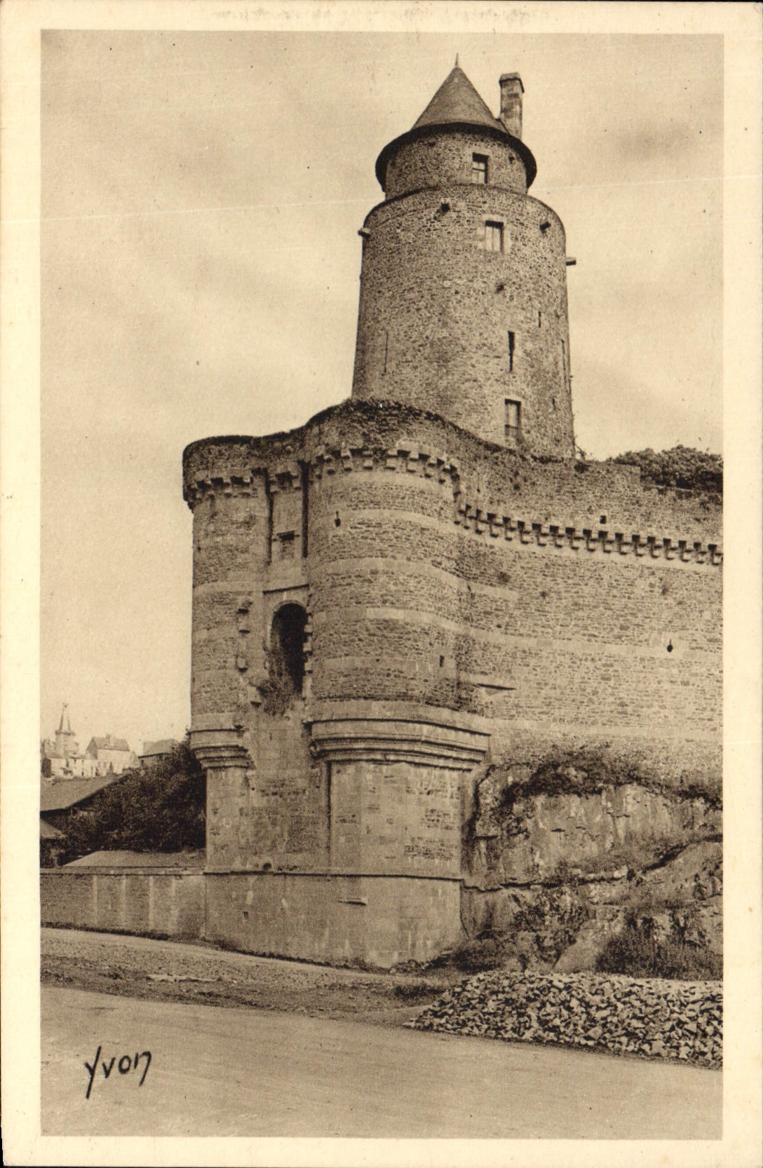 CPA Bretagne Fougeres lile et Vilaine Tour du Gobelaine 