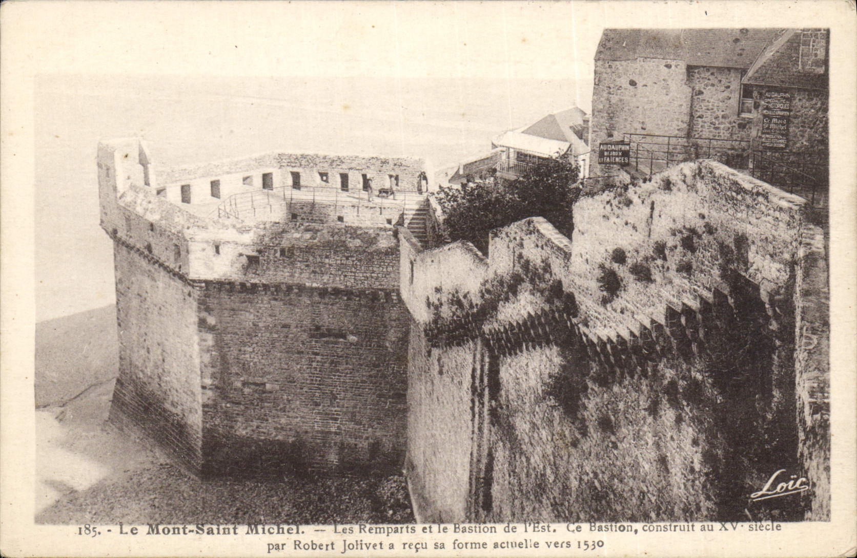 CPA Le Mont Saint Michel Les Remparts et le Bastion de l'Est 