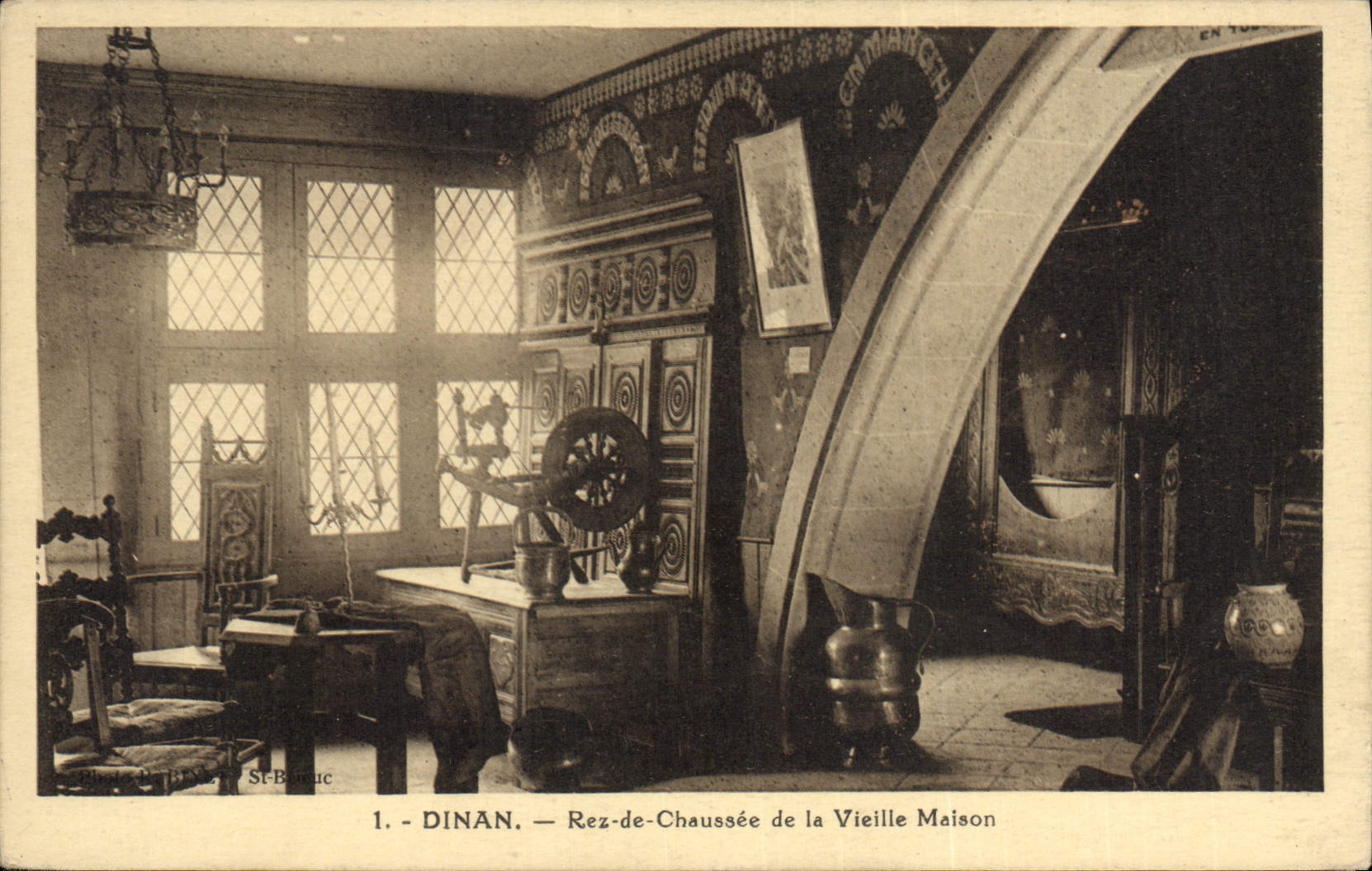 CPA Dinan Rez de Chaussee de la Vieille Maison 