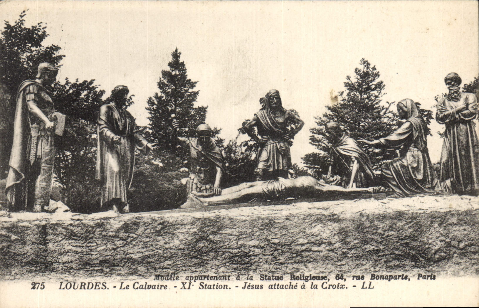 CPA Lourdes Le Calvaire XI Station Jesus attache a la Croix 