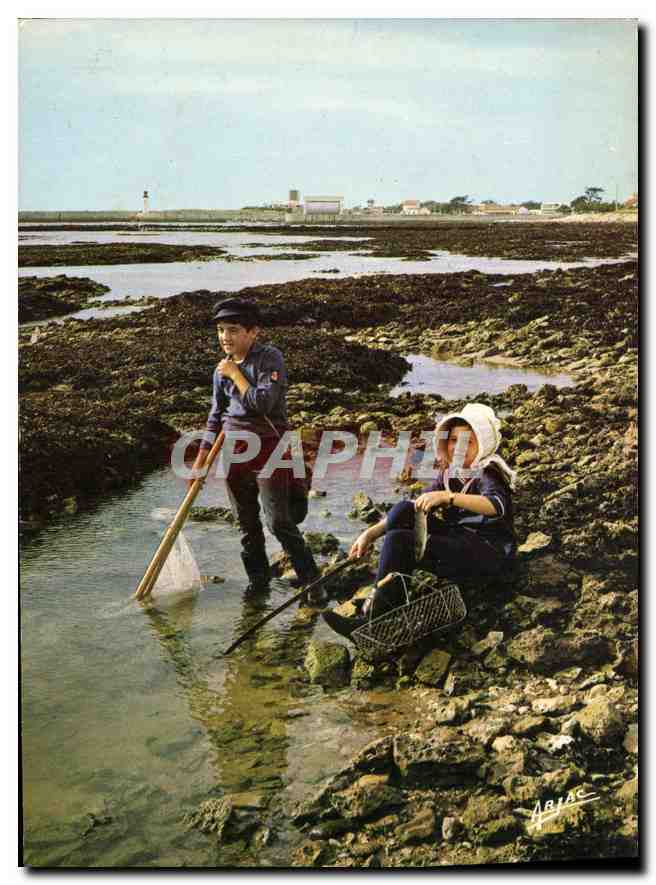 CPA Sur la Cote de Lumiere L'Ile d'Oleron Jeunes Pecheurs Oleronais 