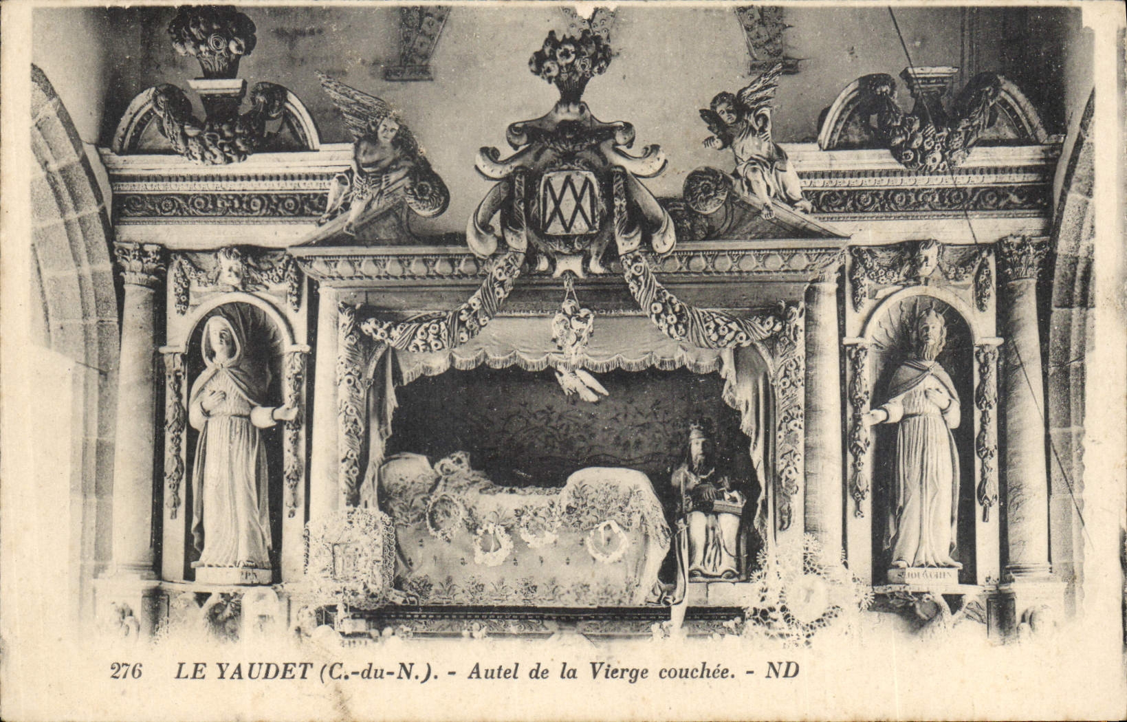 CPA Le Yaudet C du N Autel de la Vierge couchee 