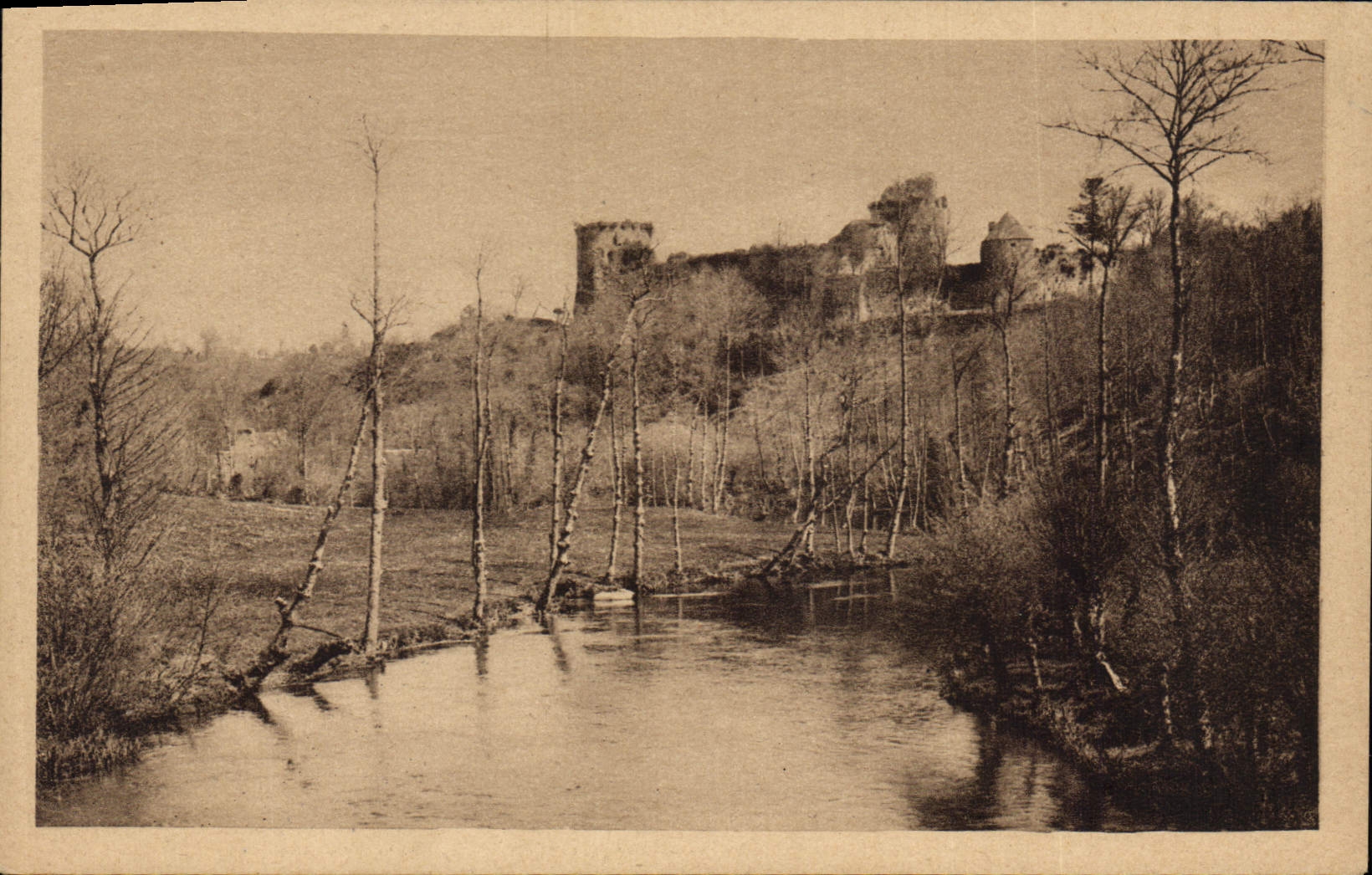 Ruines de Tonquedec — Le château et la rivière le Guer — Collection Motaix