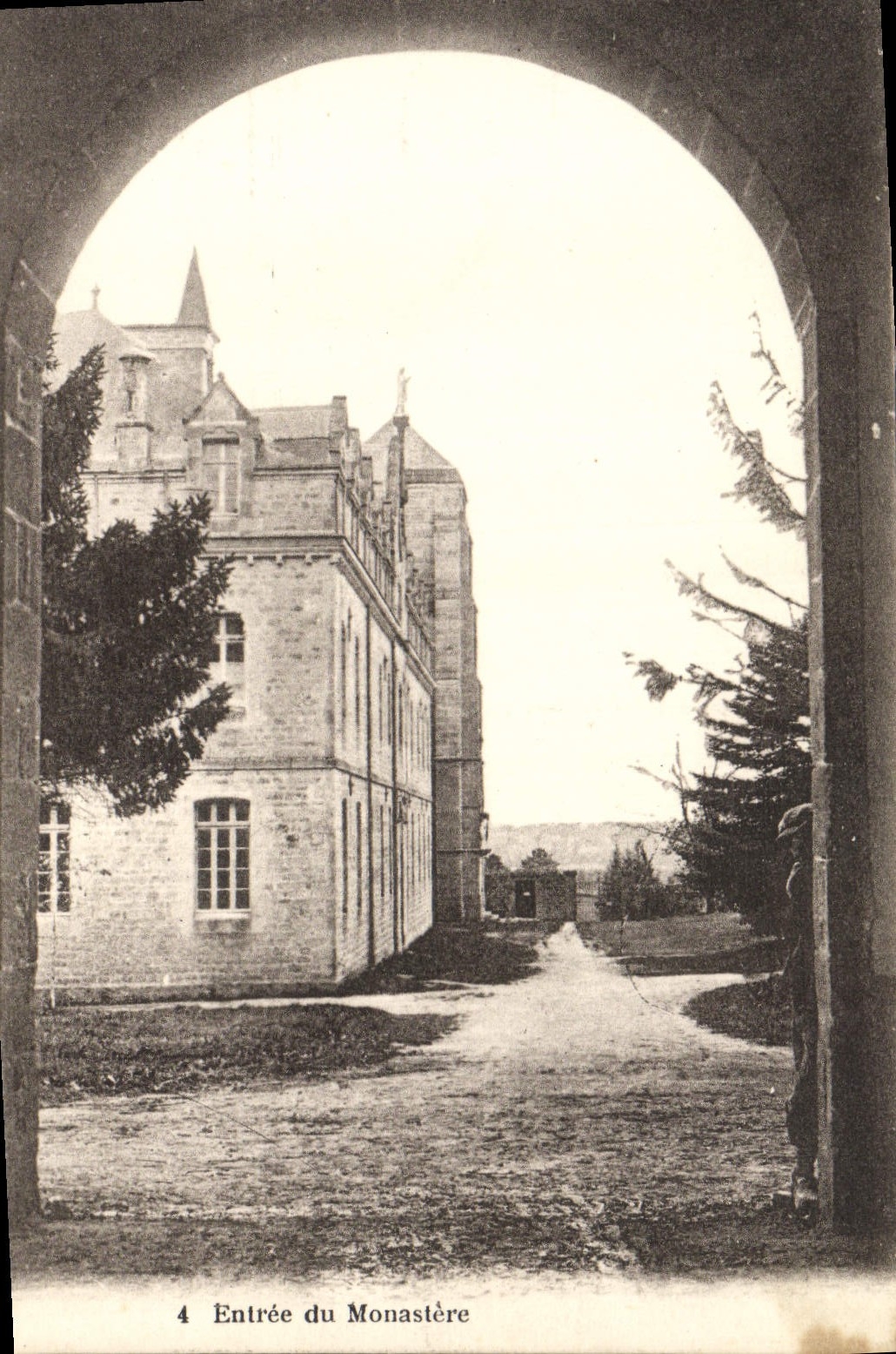 CPA Entree du Monastere Abbaye de Notre Dame de Thymadeuc