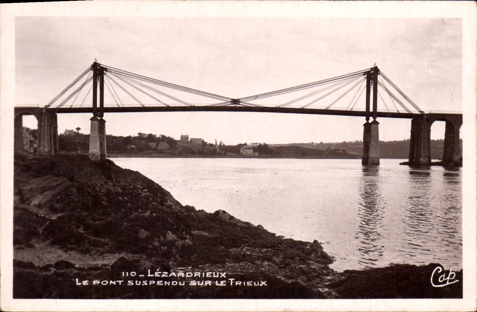 CPA Lezardrieux Le Pont Suspendu sur Le Trieux 