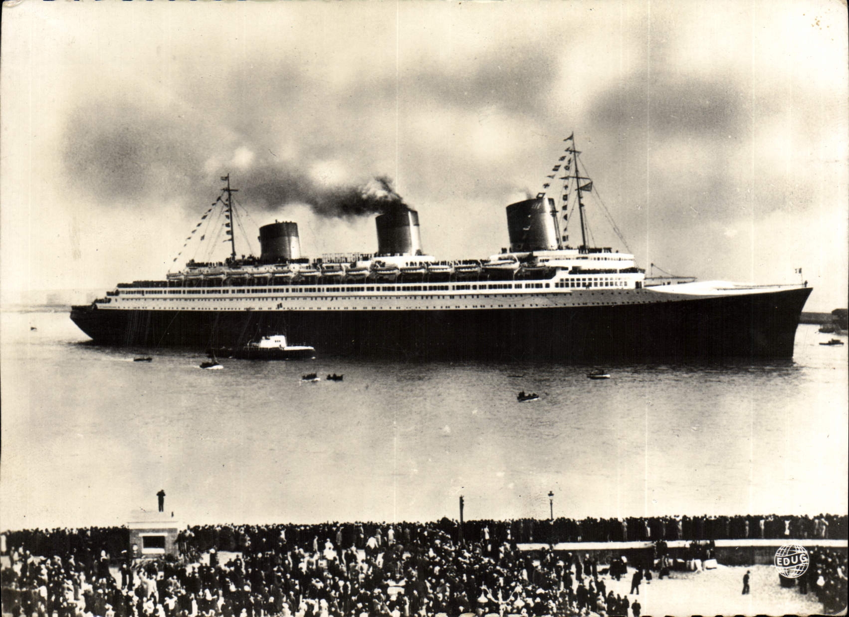 CPA Bateau Paquebot Depart du Normandie 
