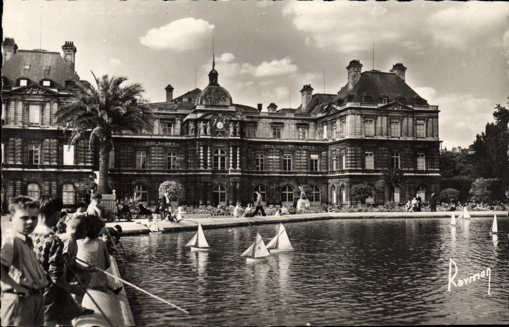 CPM Image de Paris Bassin du Luxembourg Enfants Bateaux