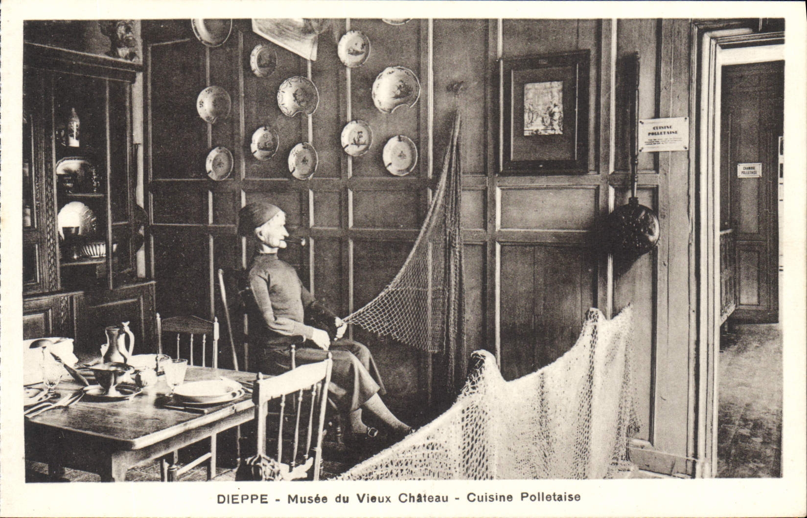 CPA Dieppe Musee du Vieux Chateau Cuisine Polletaise 