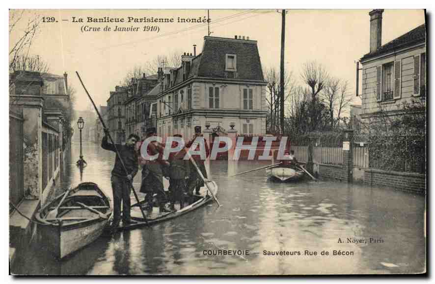 CPA La Banlieue Parisienne inondee Crue de Janvier 1910 Courbevoie Sauvetours Rue de Becon 