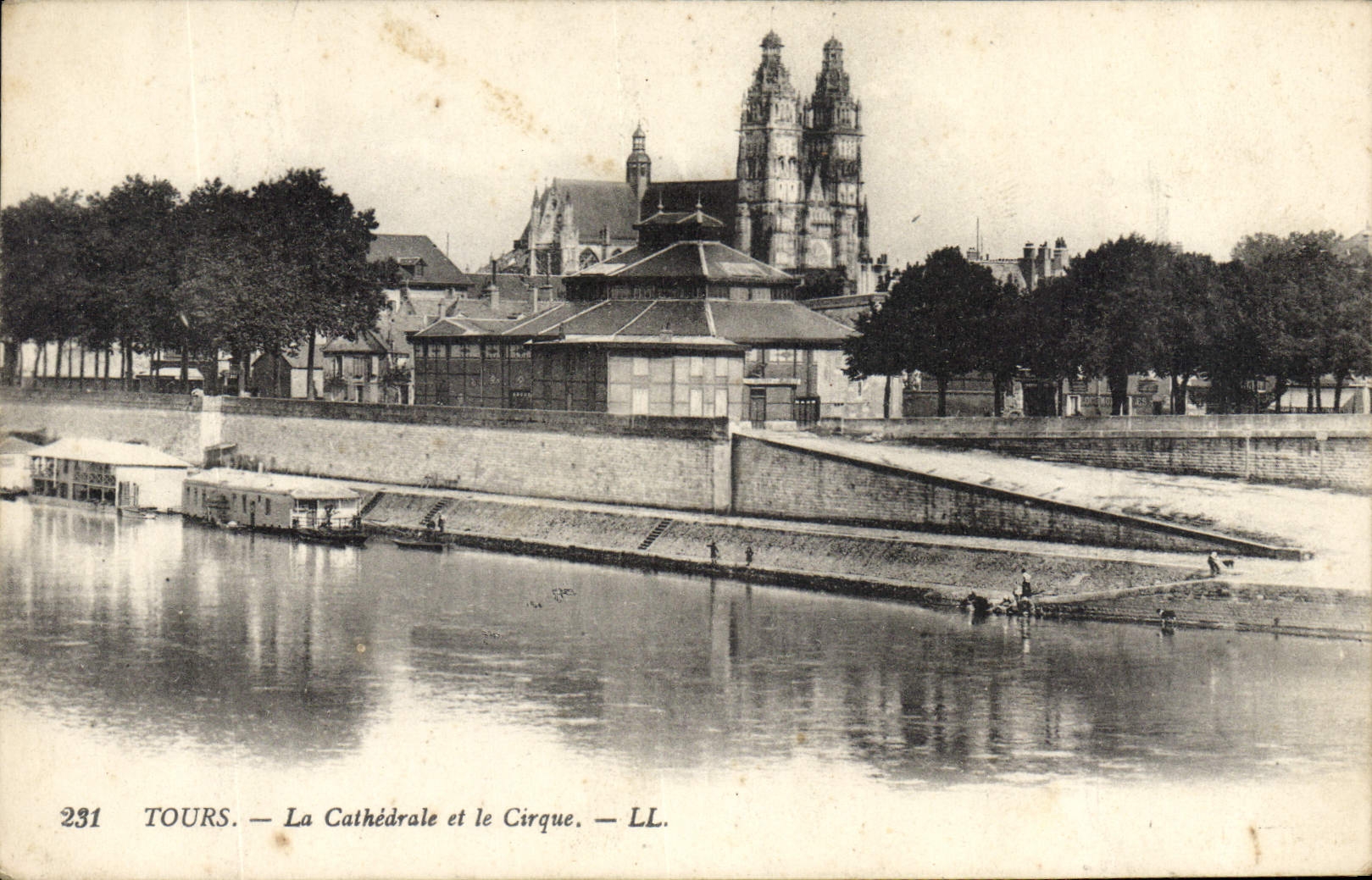 CPA Tours La Cathedrale et le Cirque 
