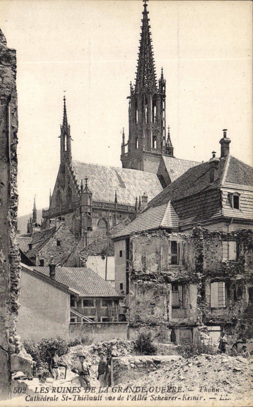 CPA Les Ruines de la Grande Guerre Thann Cathedrale St Thiebault vue d'Allee Scheurer Kesner 