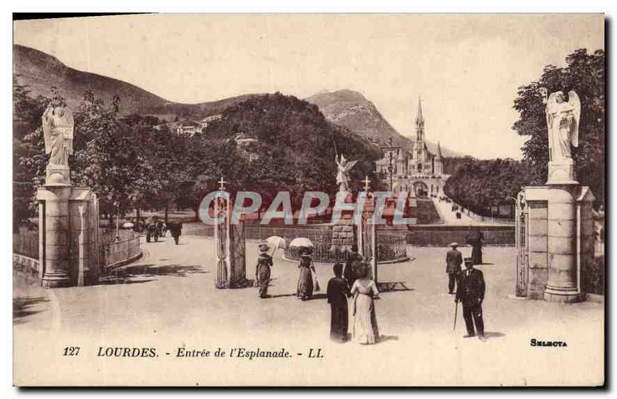 CPA Lourdes Entree de l'Esplanade 