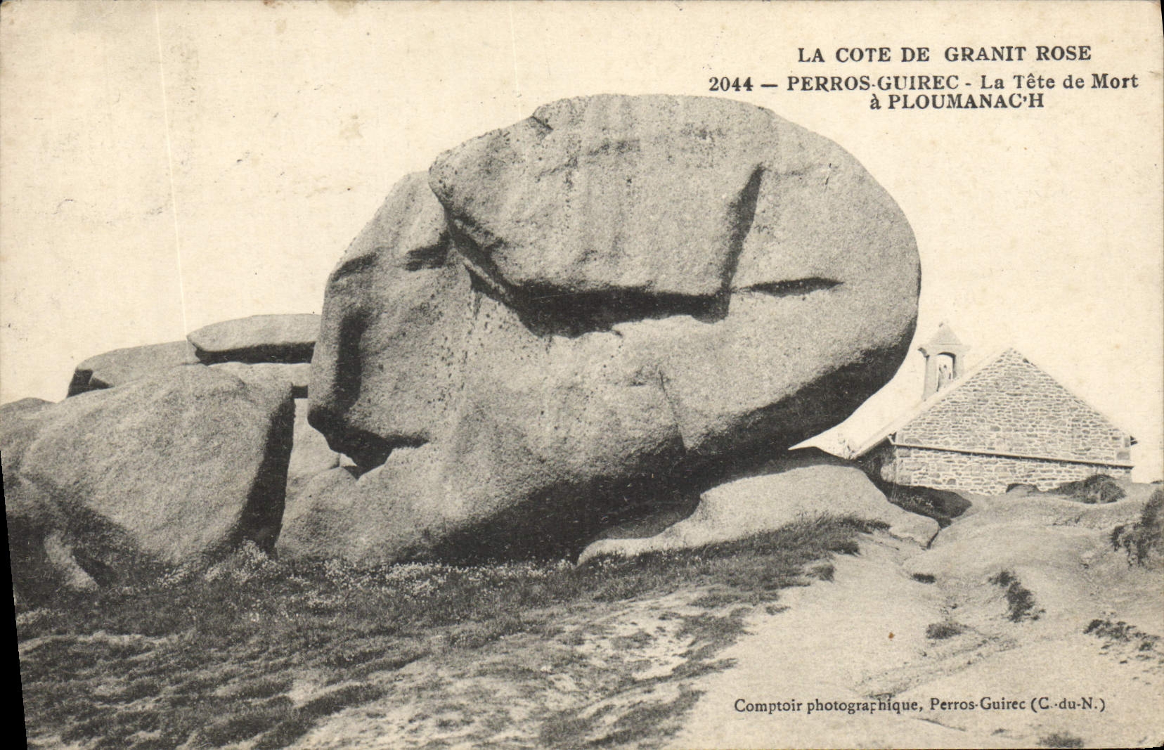 La Côte de Granit Rose — La Tête de Mort à Ploumanac'h — Comptoir photographique, Perros-Guirec (C.-du-N.)