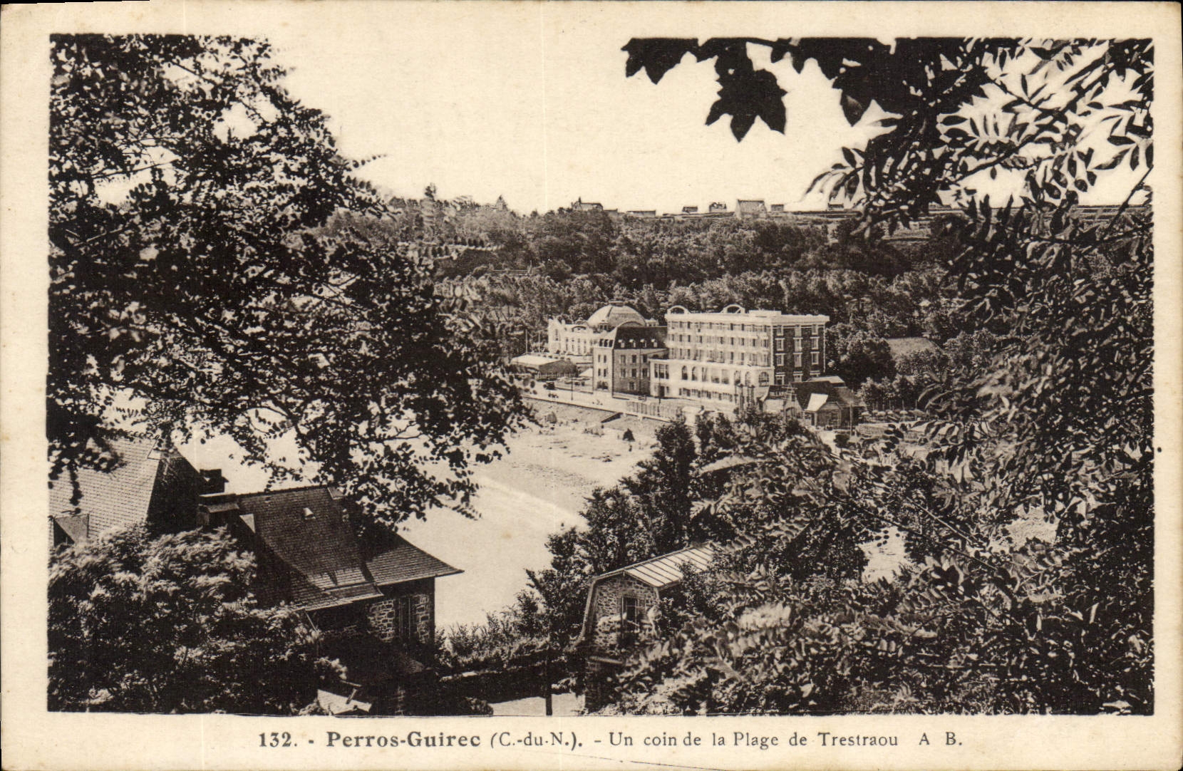 Perros-Guirec (C.-du-N.) — Un coin de la Plage de Trestraou — Phototype A. Bruel, Angers, n°132