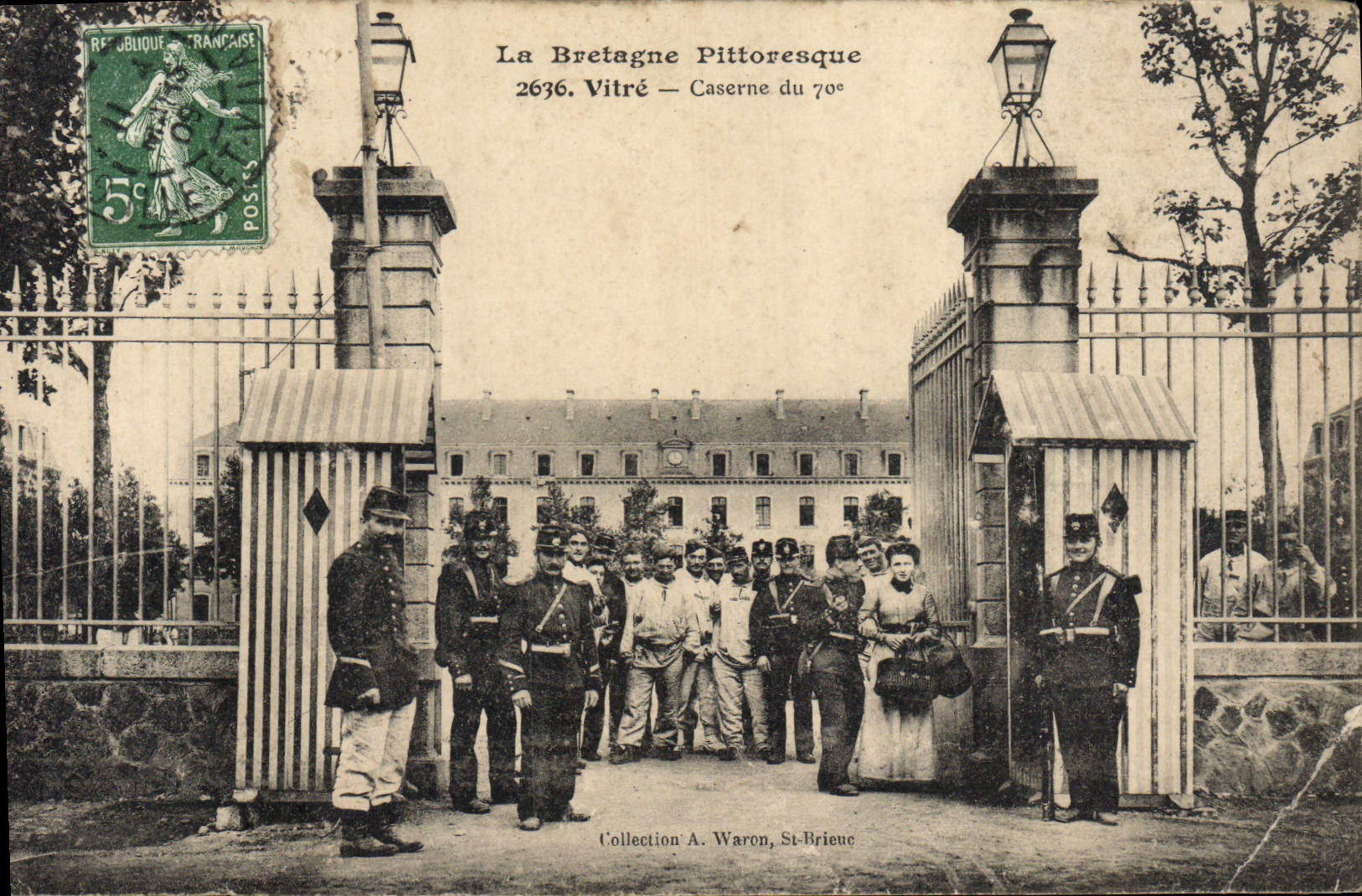 La Bretagne Pittoresque — Vitré — Caserne du 70e — Collection A. Waron, St-Brieuc