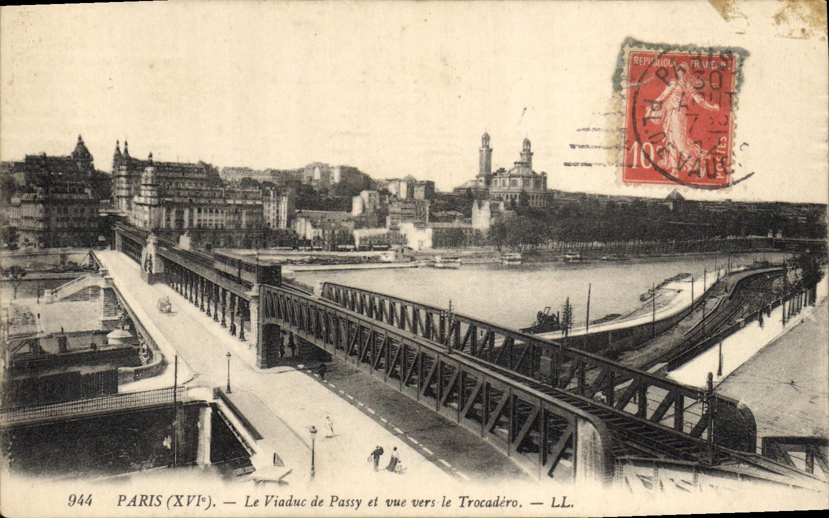 Paris (XVIe) — Le Viaduc de Passy et vue vers le Trocadéro — LL.