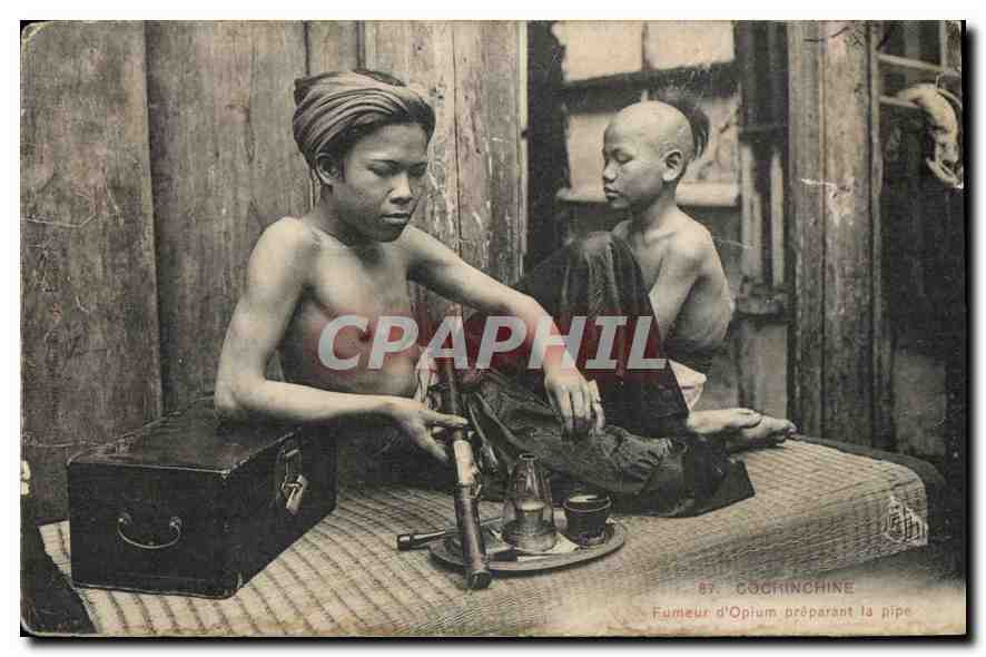 CPA Cochinchine Indochine Fumeur d'opium