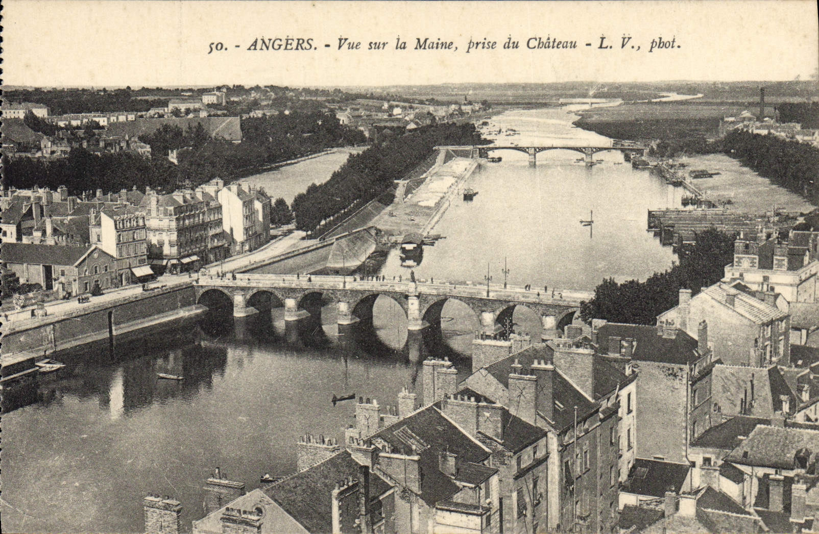 CPA Angers Vue sur la Maine prise du Chateau 