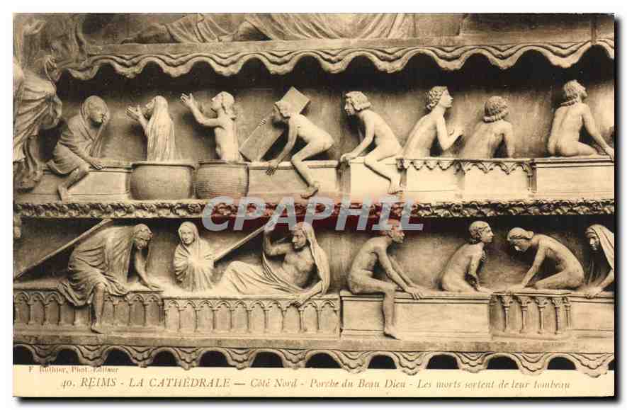 CPA Reims La Cathedrale Cote Nord Porche du Beau Dieu Les morts sortent de leur tombeau